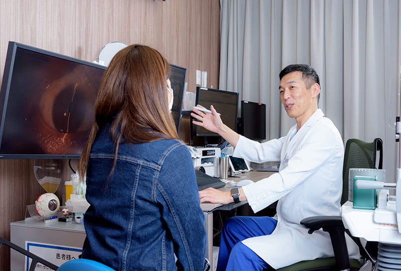 医師によるモニターを用いた説明